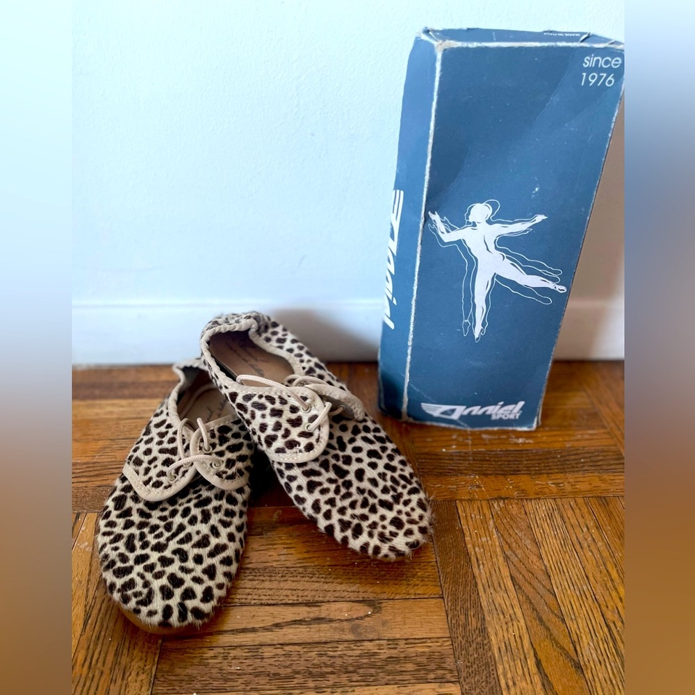 Never Worn vintage  Anniel sport leopard calf hair US36